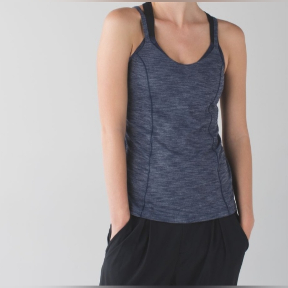 Lululemon Run For Gold Tank in Heathered Deep Navy. Size 4. Build In bra.